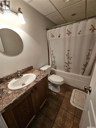 21 Arlington Avenue, Moose Jaw, SK - Indoor Photo Showing Bathroom