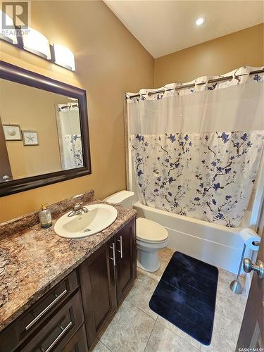 21 Arlington Avenue, Moose Jaw, SK - Indoor Photo Showing Bathroom