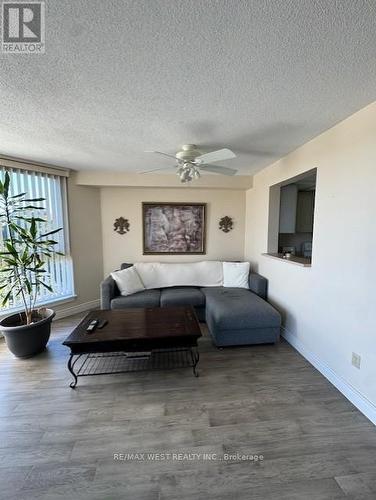 501 - 26 Hall Road, Halton Hills, ON - Indoor Photo Showing Living Room