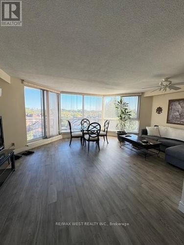 501 - 26 Hall Road, Halton Hills, ON - Indoor Photo Showing Living Room