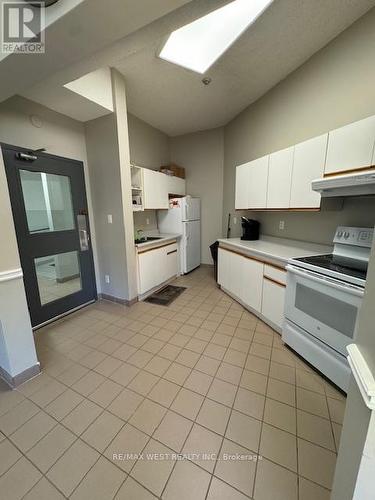 501 - 26 Hall Road, Halton Hills, ON - Indoor Photo Showing Kitchen