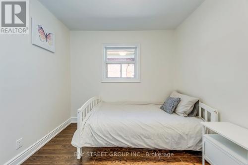 90 Avondale Avenue, Toronto, ON - Indoor Photo Showing Bedroom