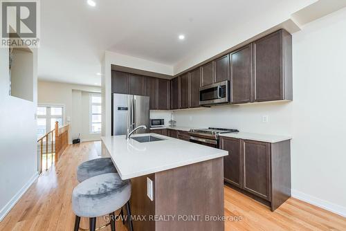 2527 Castlegate Crossing, Pickering, ON - Indoor Photo Showing Kitchen