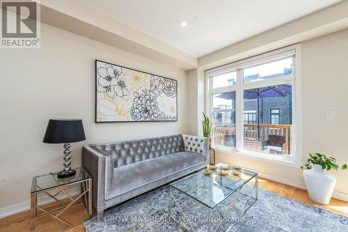 2527 Castlegate Crossing, Pickering, ON - Indoor Photo Showing Living Room