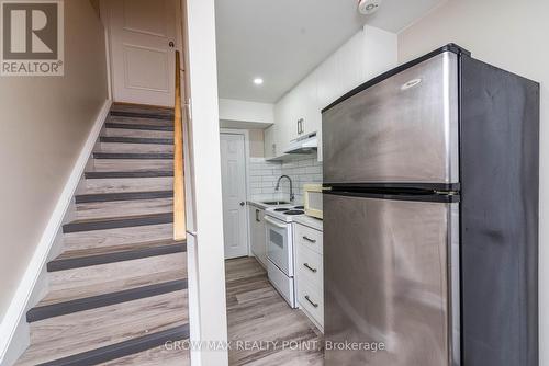 2527 Castlegate Crossing, Pickering, ON - Indoor Photo Showing Kitchen