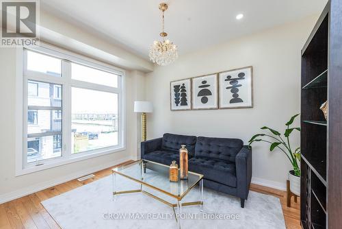 2527 Castlegate Crossing, Pickering, ON - Indoor Photo Showing Living Room