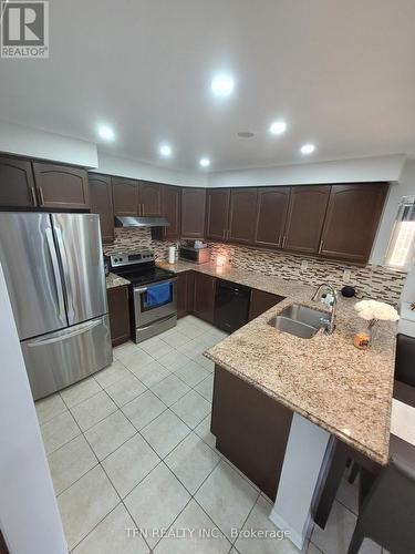 476 Mckim Gate, Milton, ON - Indoor Photo Showing Kitchen With Double Sink With Upgraded Kitchen