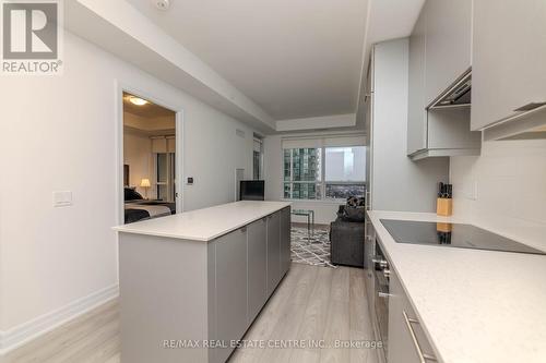 1805 - 36 Elm Drive W, Mississauga, ON - Indoor Photo Showing Kitchen