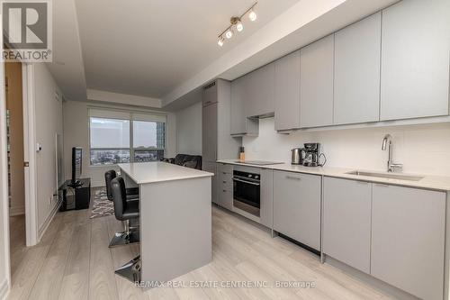 1805 - 36 Elm Drive W, Mississauga, ON - Indoor Photo Showing Kitchen