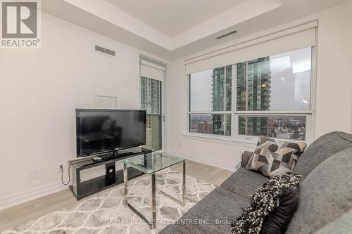 1805 - 36 Elm Drive W, Mississauga, ON - Indoor Photo Showing Living Room