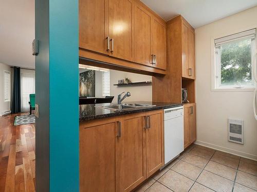 Cuisine - 2-1535 Rue St-Jacques, Montréal (Ville-Marie), QC - Indoor Photo Showing Kitchen With Double Sink