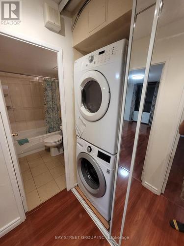 609 - 260 Seneca Hill Drive, Toronto, ON - Indoor Photo Showing Laundry Room