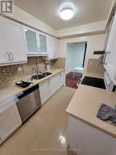 609 - 260 Seneca Hill Drive, Toronto, ON - Indoor Photo Showing Kitchen With Double Sink