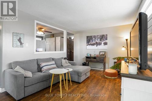 15 Paddon Street, St. Thomas, ON - Indoor Photo Showing Living Room