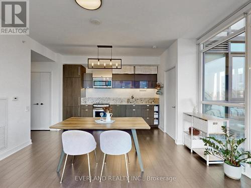 2405 - 290 Adelaide Street W, Toronto, ON - Indoor Photo Showing Dining Room