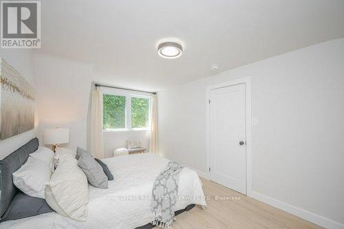 45 Glengrove Avenue, Hamilton, ON - Indoor Photo Showing Bedroom