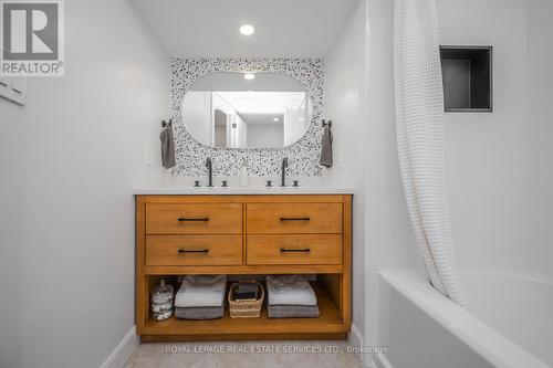 45 Glengrove Avenue, Hamilton, ON - Indoor Photo Showing Bathroom