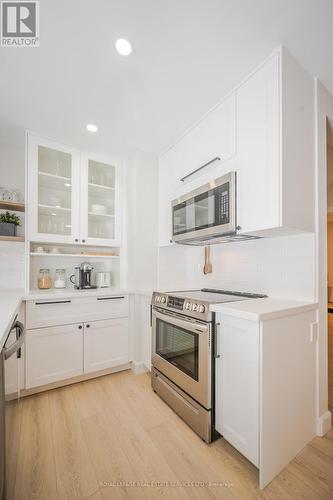 45 Glengrove Avenue, Hamilton, ON - Indoor Photo Showing Kitchen