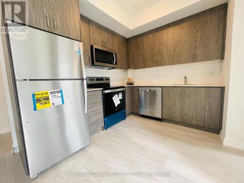 25 - 3546 Colonial Drive, Mississauga, ON - Indoor Photo Showing Kitchen