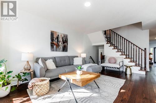 4222 Prudham Avenue, Burlington, ON - Indoor Photo Showing Living Room