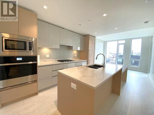 3538 Sawmill Crescent, Vancouver, BC - Indoor Photo Showing Kitchen With Stainless Steel Kitchen With Double Sink With Upgraded Kitchen