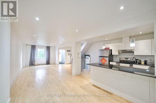 418 Davenport Road, Toronto, ON - Indoor Photo Showing Kitchen With Upgraded Kitchen