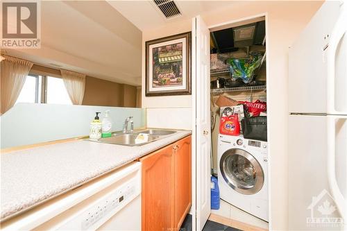 310 Central Park Drive Unit#8N, Ottawa, ON - Indoor Photo Showing Laundry Room