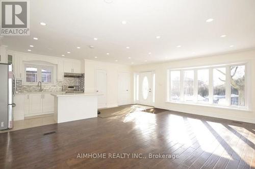 118 Brantwood Drive, Toronto, ON - Indoor Photo Showing Kitchen With Upgraded Kitchen