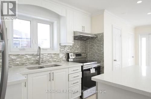 118 Brantwood Drive, Toronto, ON - Indoor Photo Showing Kitchen With Double Sink With Upgraded Kitchen