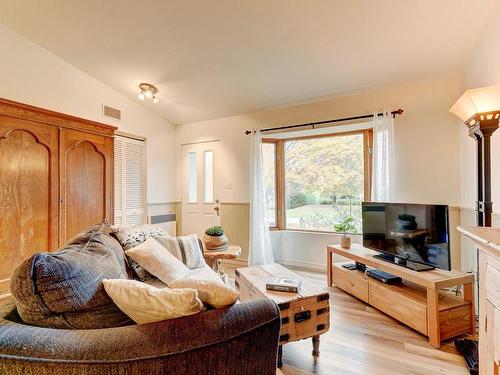 Salon - 245 Rue Joseph-Pariseau, Sherbrooke (Brompton/Rock Forest/Saint-Élie/Deauville), QC - Indoor Photo Showing Living Room