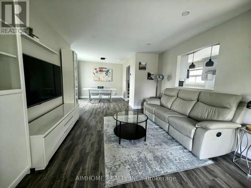 783 Lexington Street, Oshawa, ON - Indoor Photo Showing Living Room