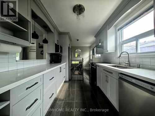 783 Lexington Street, Oshawa, ON - Indoor Photo Showing Kitchen With Double Sink