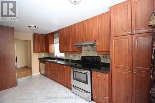 102 Nightstar Drive, Richmond Hill, ON - Indoor Photo Showing Kitchen