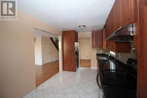 102 Nightstar Drive, Richmond Hill, ON - Indoor Photo Showing Kitchen