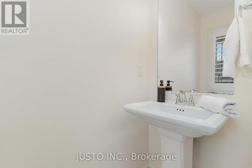 105 Chamomile Drive, Hamilton, ON - Indoor Photo Showing Bathroom