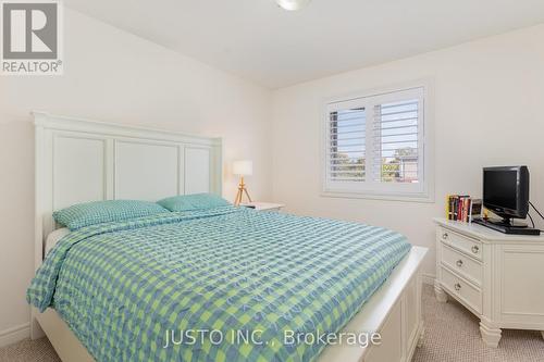 105 Chamomile Drive, Hamilton, ON - Indoor Photo Showing Bedroom