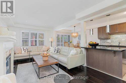 105 Chamomile Drive, Hamilton, ON - Indoor Photo Showing Living Room