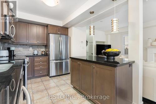 105 Chamomile Drive, Hamilton, ON - Indoor Photo Showing Kitchen