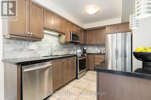 105 Chamomile Drive, Hamilton, ON - Indoor Photo Showing Kitchen