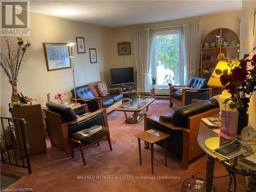 512 21St Avenue, Hanover, ON - Indoor Photo Showing Living Room