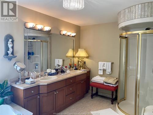 380 Shoreview Circle, Windsor, ON - Indoor Photo Showing Bathroom