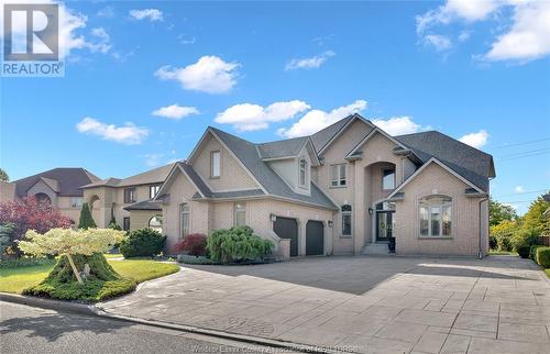 380 Shoreview Circle, Windsor, ON - Outdoor With Facade