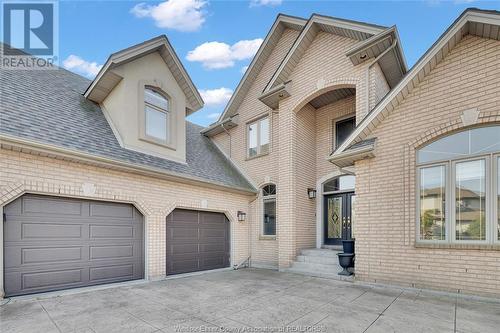 380 Shoreview Circle, Windsor, ON - Outdoor With Exterior