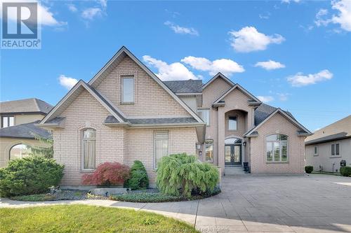 380 Shoreview Circle, Windsor, ON - Outdoor With Facade