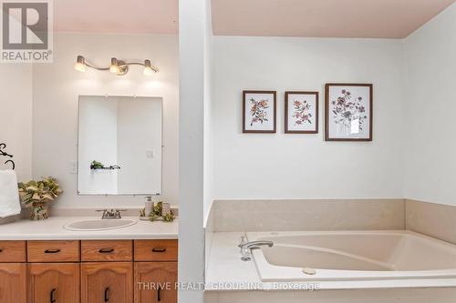 51 Silverbrook Drive, London, ON - Indoor Photo Showing Bathroom