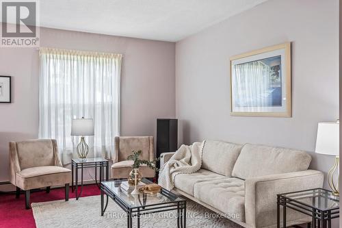 51 Silverbrook Drive, London, ON - Indoor Photo Showing Living Room