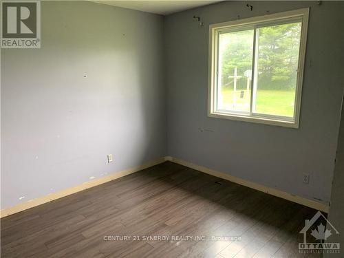 548 Highway 15, Leeds And Grenville, ON - Indoor Photo Showing Other Room