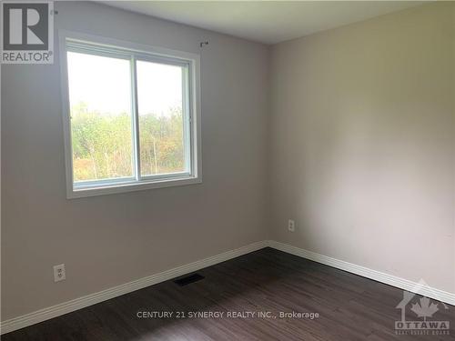 548 Highway 15, Leeds And Grenville, ON - Indoor Photo Showing Other Room