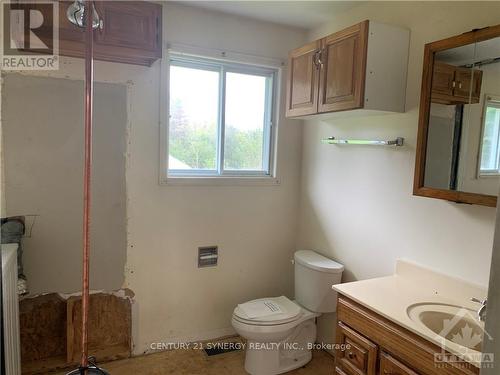 548 Highway 15, Rideau Lakes, ON - Indoor Photo Showing Bathroom