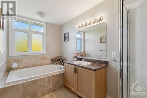 155 Kinghaven Crescent, Ottawa, ON - Indoor Photo Showing Bathroom